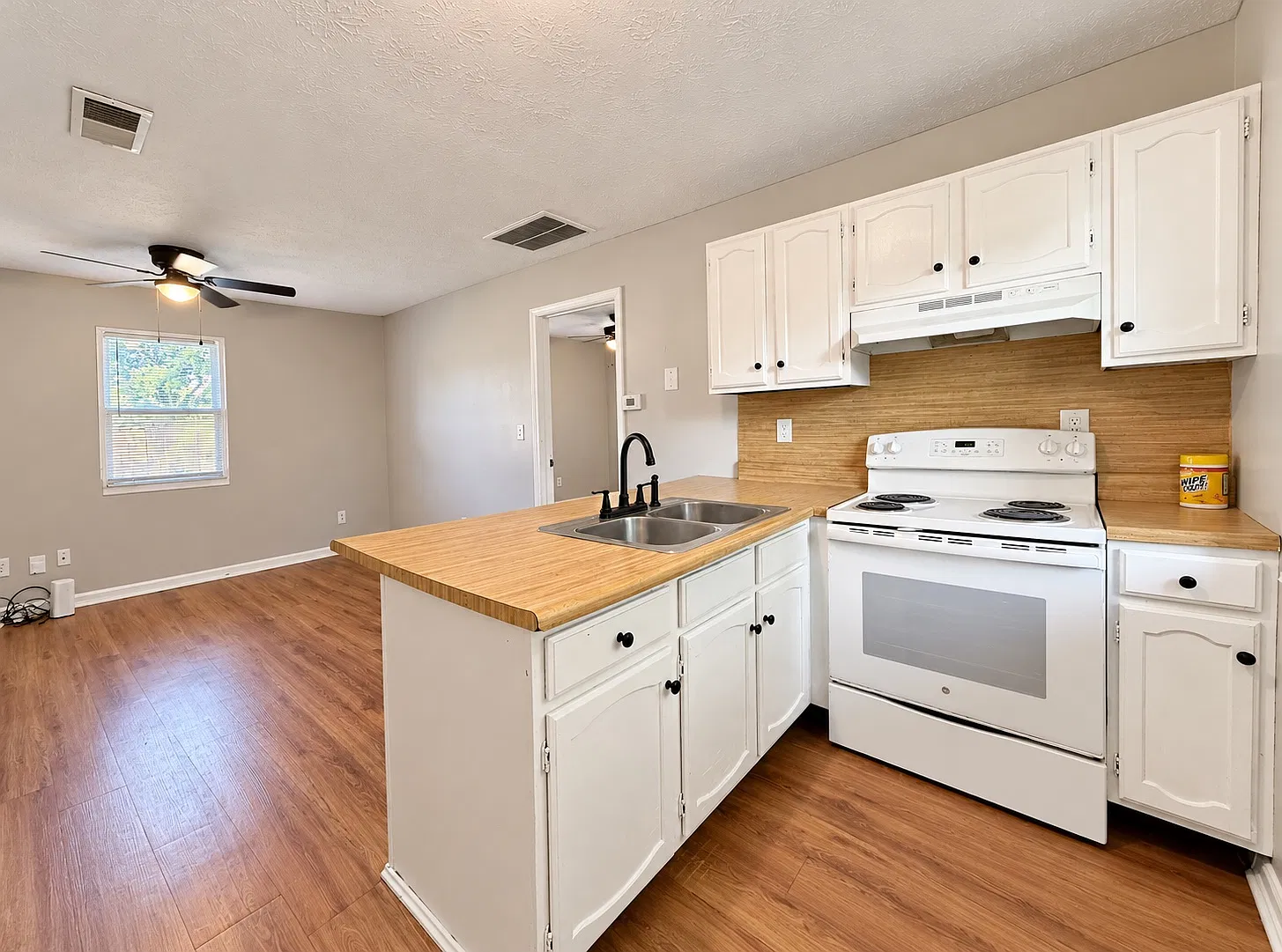 1 bed, $850 — Photo 2