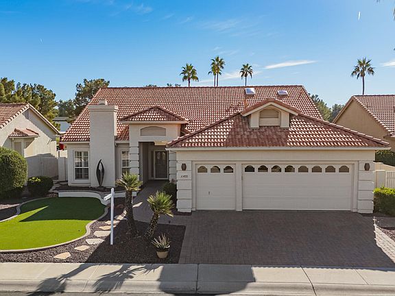 3rd image of 433 W CHAMPAGNE Drive