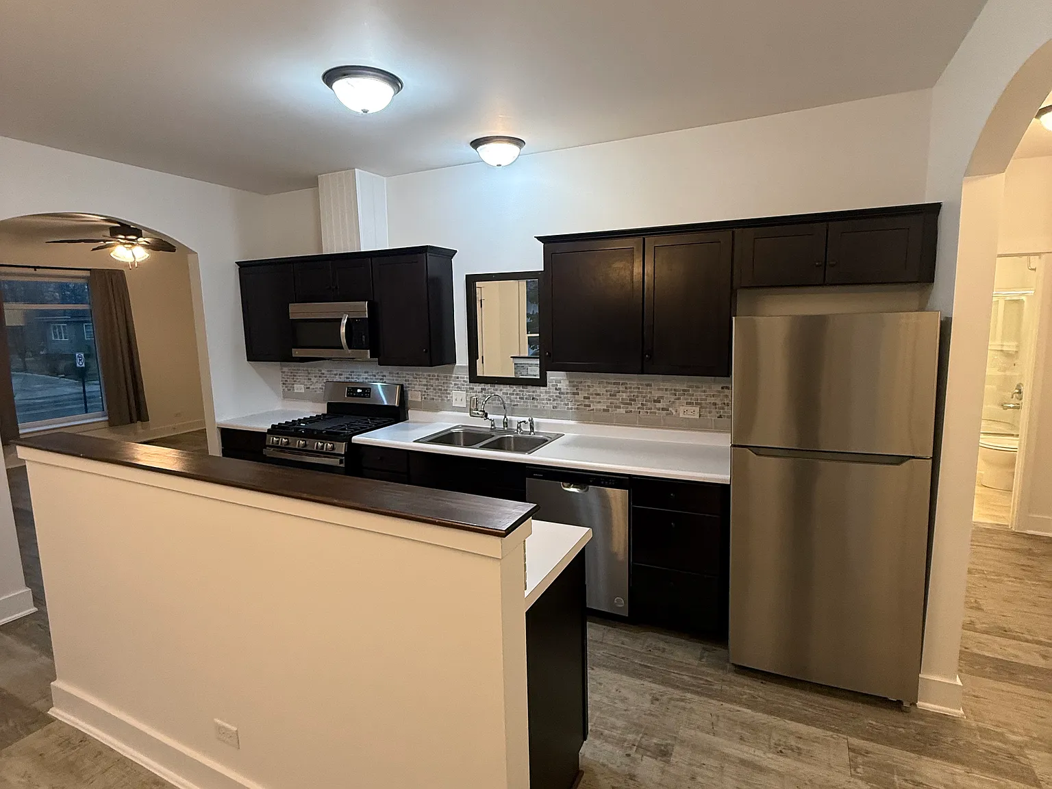 465 Saint Charles St — Photo 2