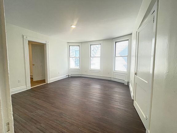 Living Room- showing kitchen entrance
