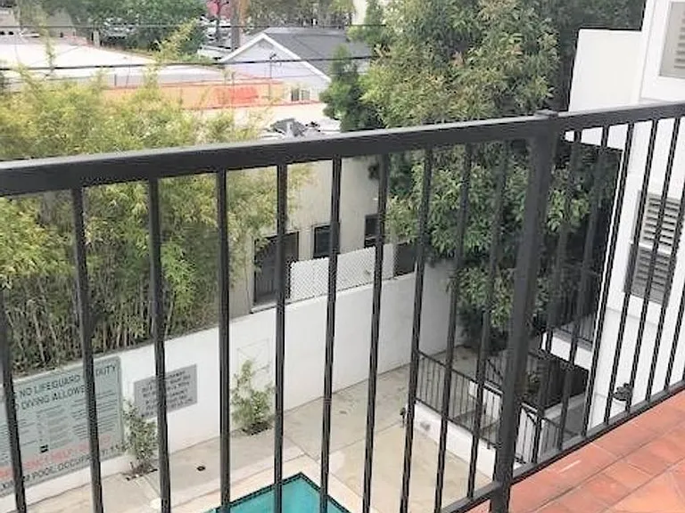 1031 N Crescent Heights Blvd — Photo 33