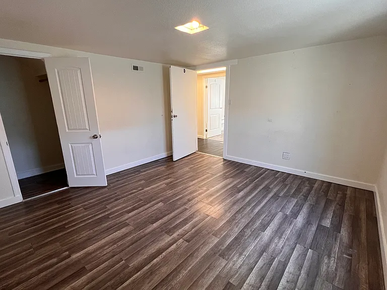 2411 S Illinois Ave — Photo 9