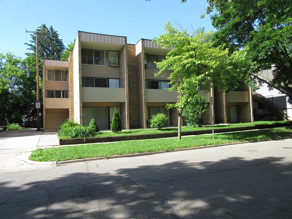 935 Dewey Ave #301