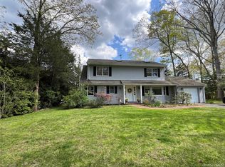 55 Leafy Way, Aquebogue, NY 11931