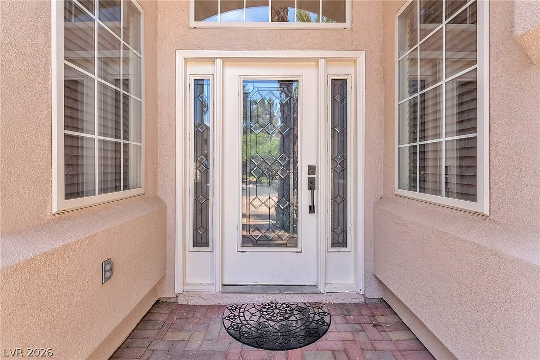 3 bed, 2.0 bath, 2005 sqft, $3,000 — Photo 3