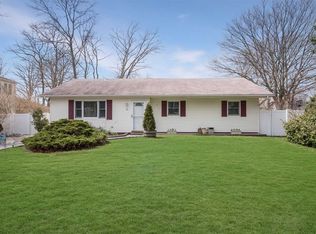 16 Sims St, Patchogue, NY 11772