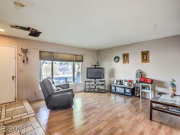 5th image of 3591 Victory Ave