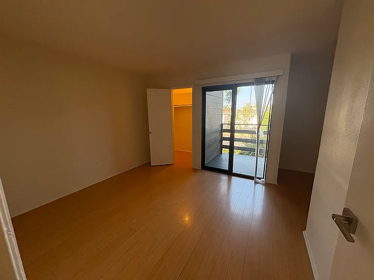 15113 Saticoy St #6 — Photo 9