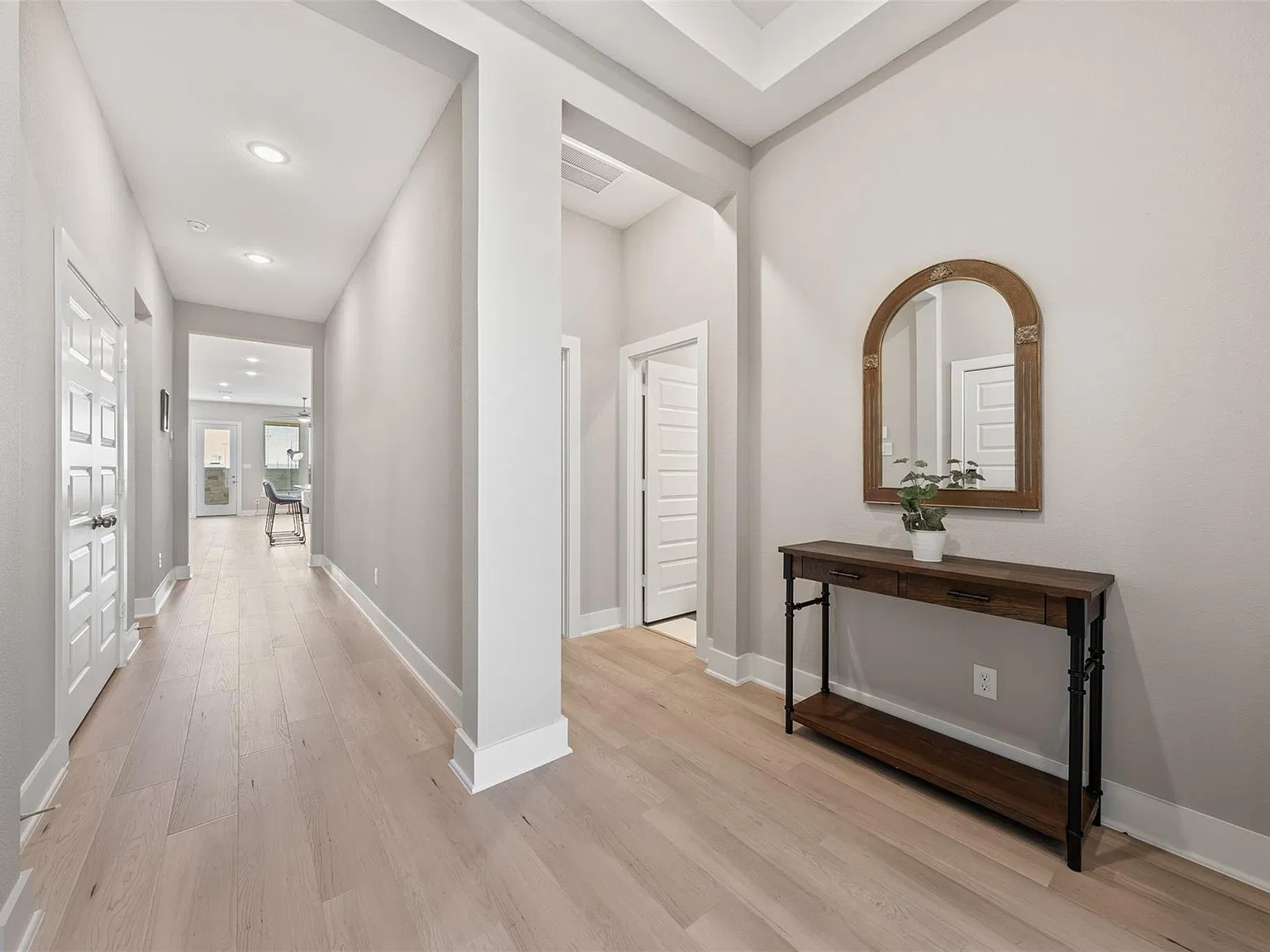 4 bed, 3.0 bath, $4,000 — Photo 3