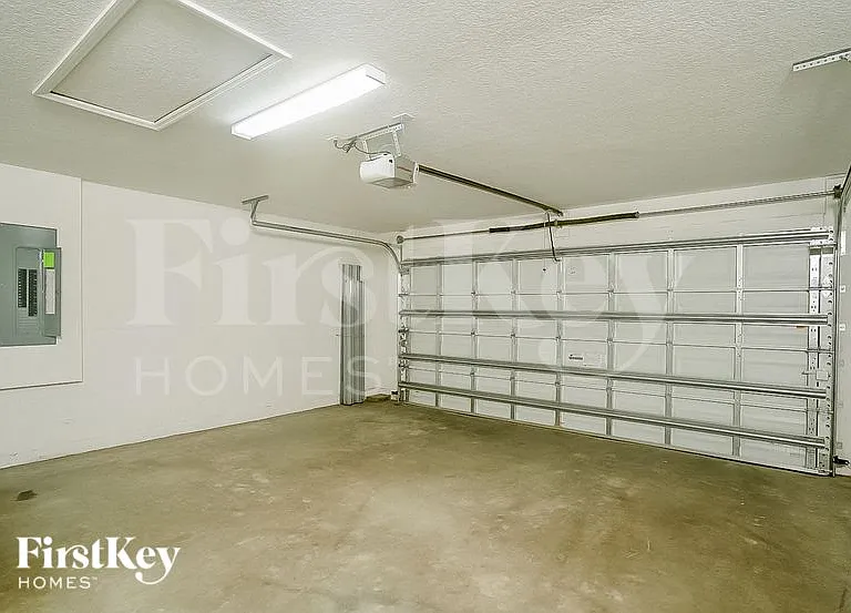 1881 SW Millikin Ave — Photo 14