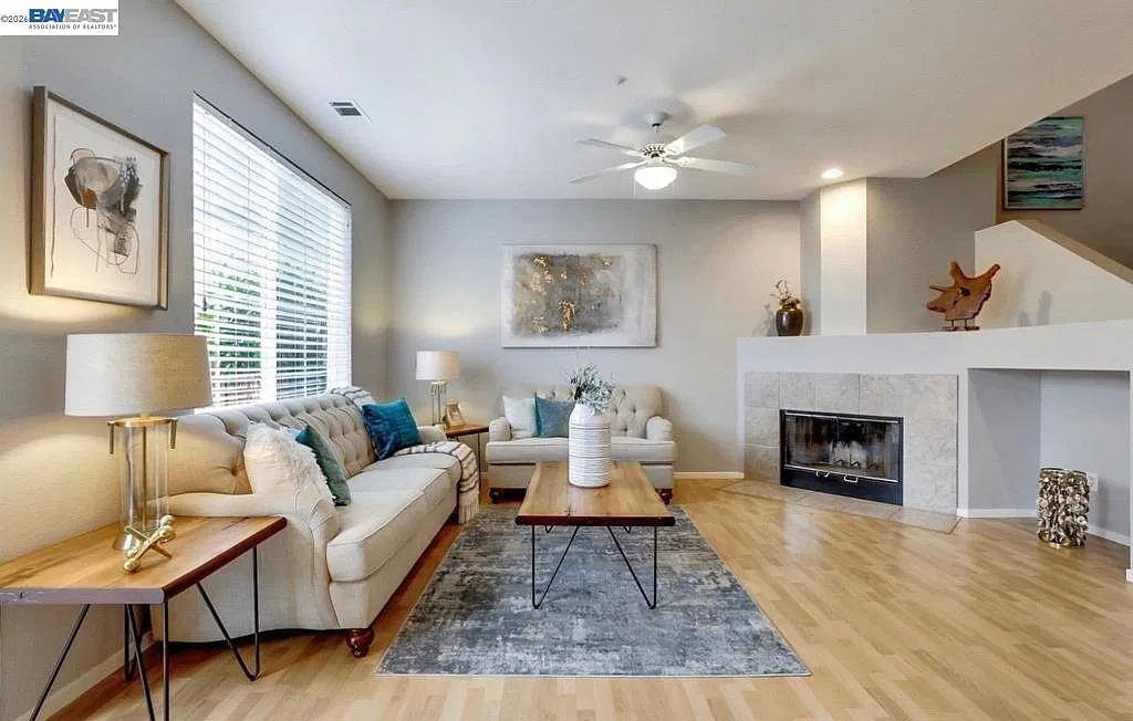 3 bed, 2.5 bath, 1387 sqft, $3,950 — Photo 1