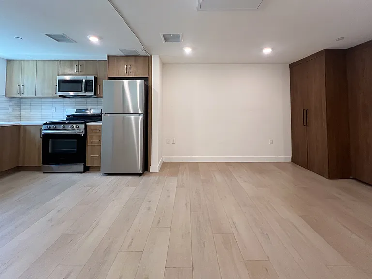 941 N Martel Ave #100B — Photo 8