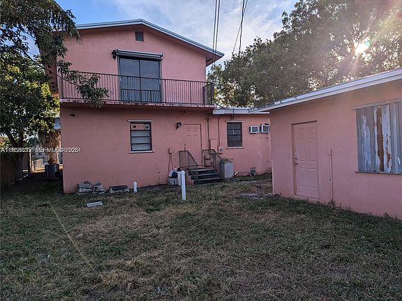 4th image of 1853 Taft St