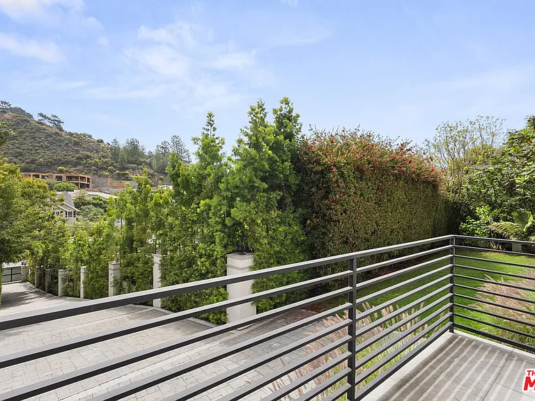 1739 San Ysidro Dr — Photo 5