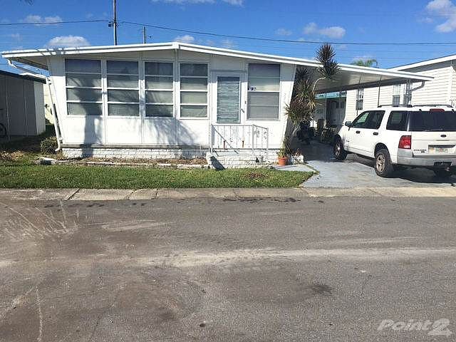 Cute little home in Lake Haven!