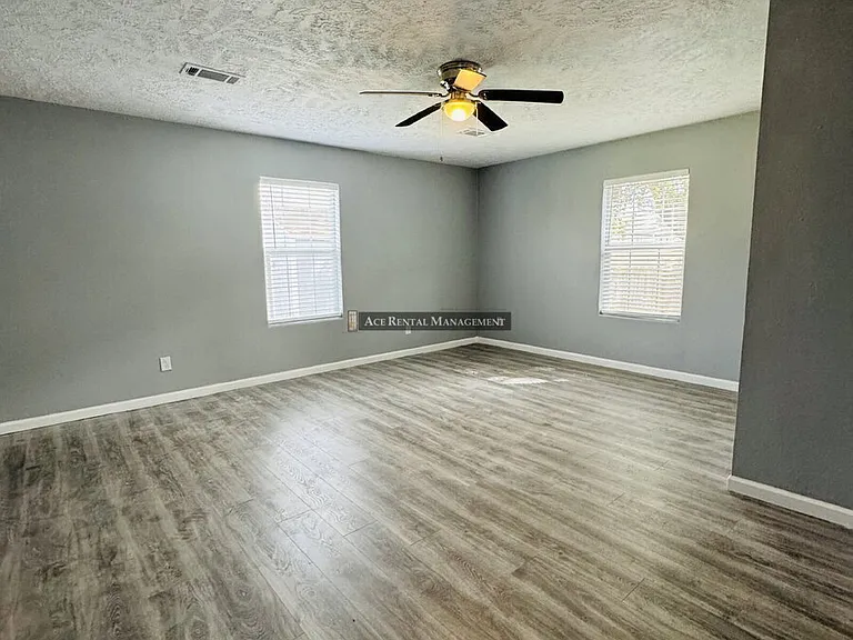 1 E Lutcher Ave #A — Photo 7