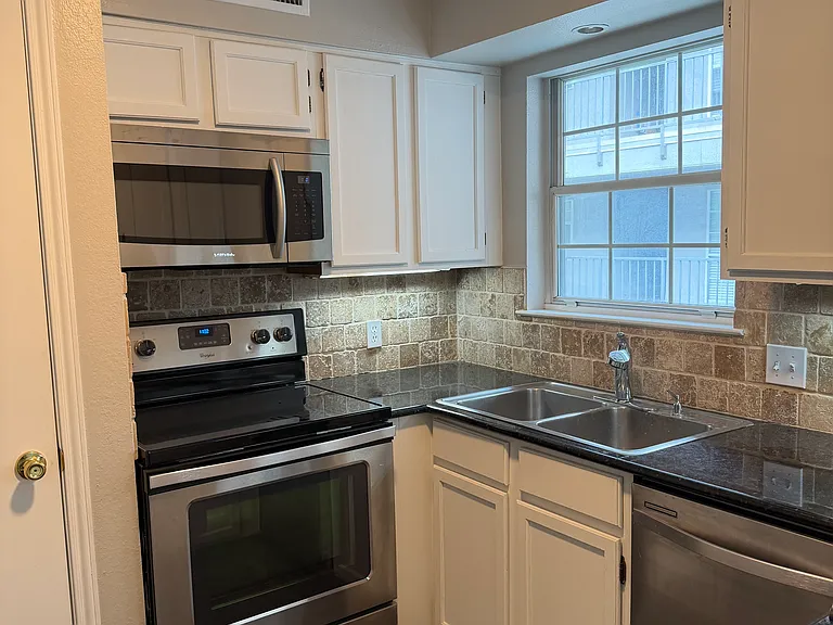 4303 Buena Vista St #202 — Photo 6