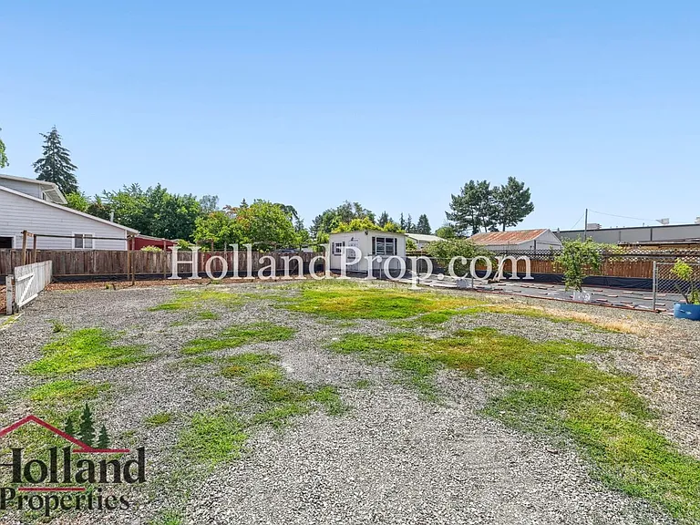 21820 Johnson St — Photo 17