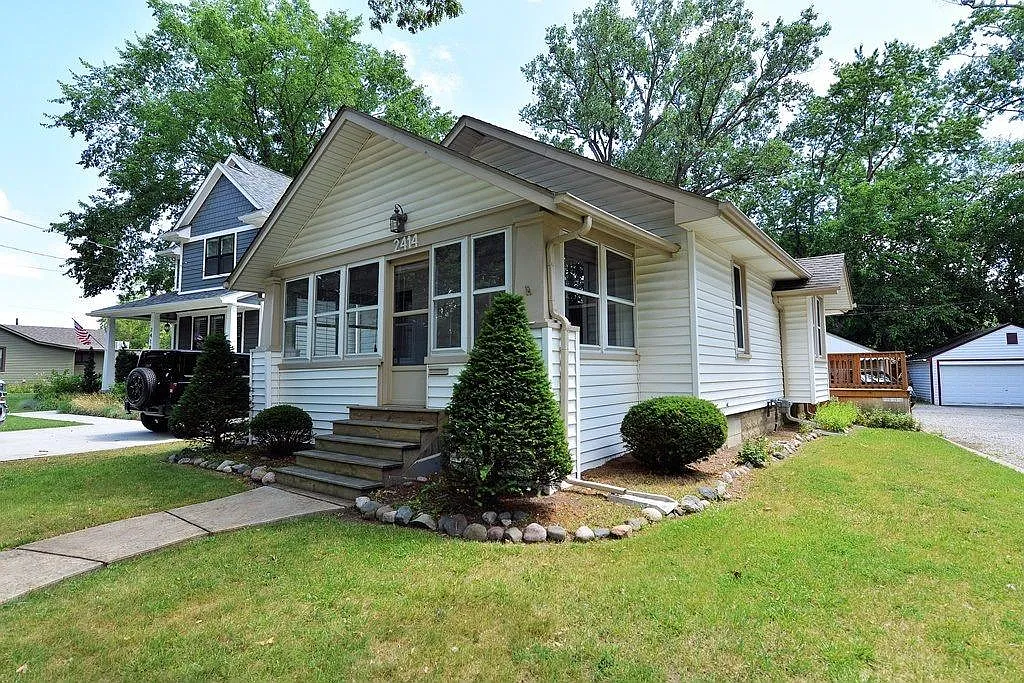 2414 Rochester Rd photo 1