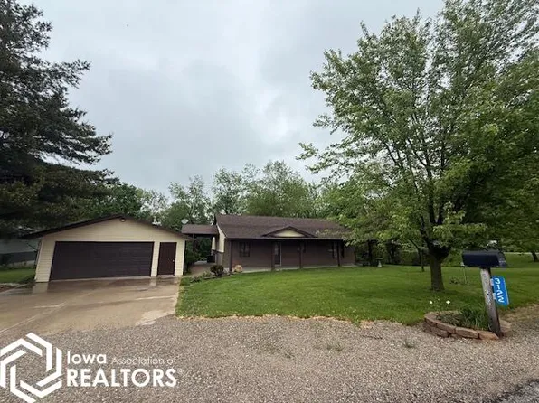 3122 Holiday Ln, Brooklyn, IA 52211