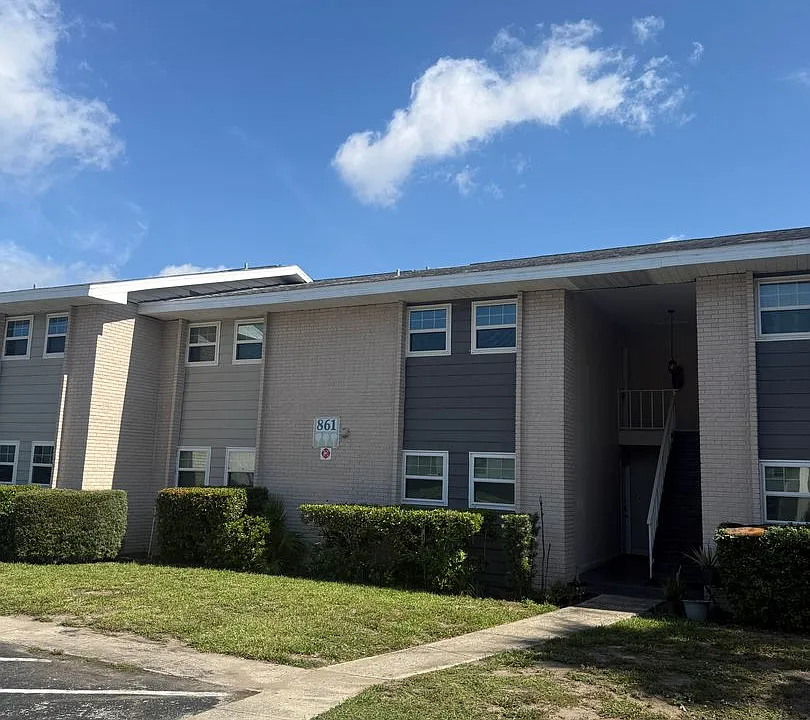861 Sky Lake Cir #C