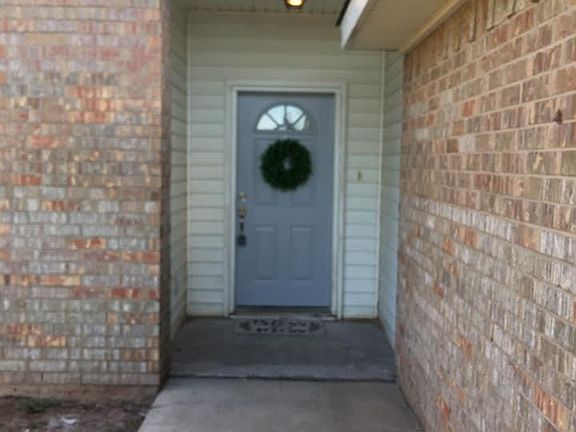 2nd image of 609 E Texas Ave