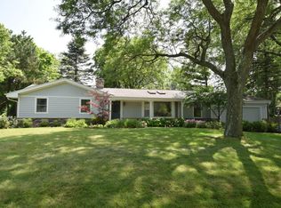 315 E Fox Dale Rd, Fox Pt, WI 53217