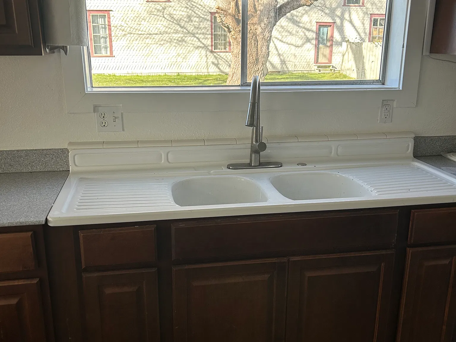 3 bed, 1351 sqft, $2,200 — Photo 2