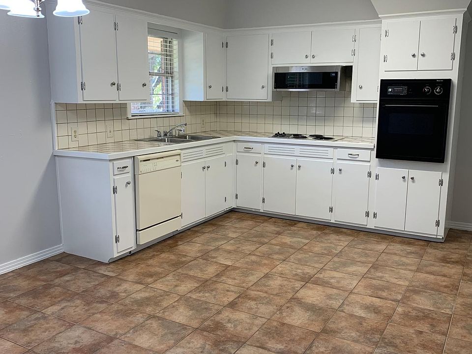 1st image of 812 Woodlawn Ave