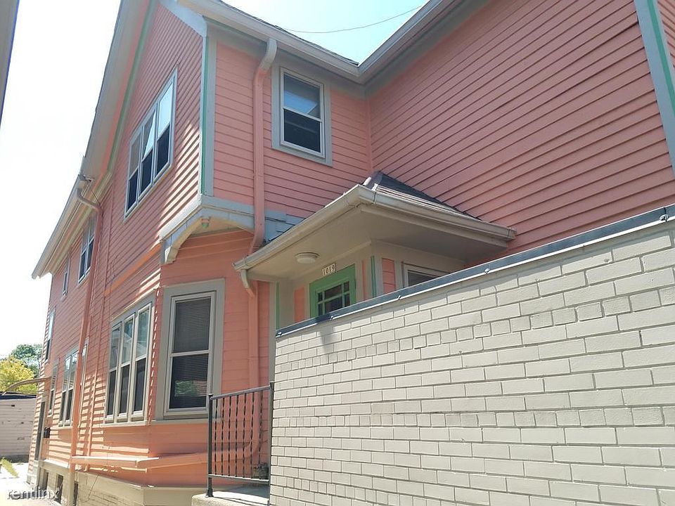 1st image of 1019A E Brady St