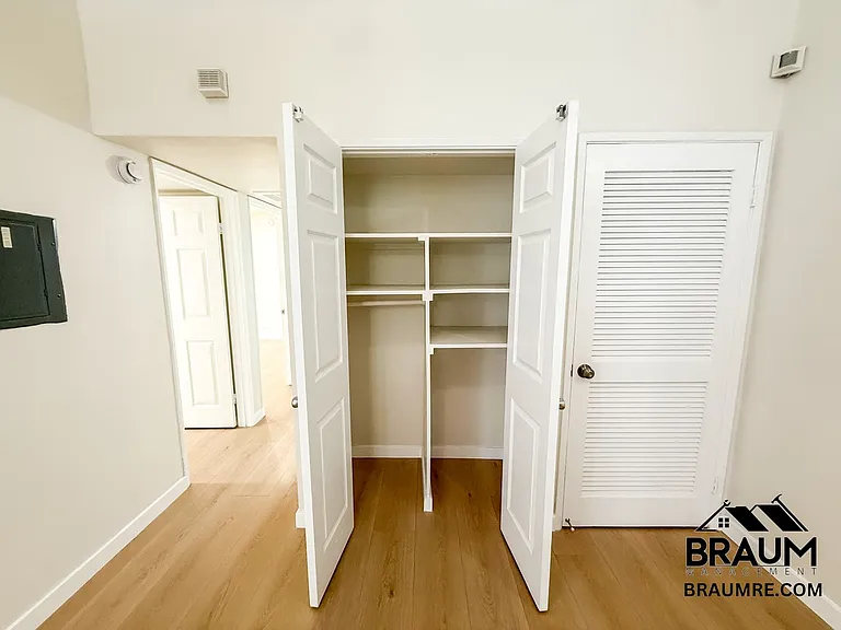 4404 Stern Ave — Photo 2