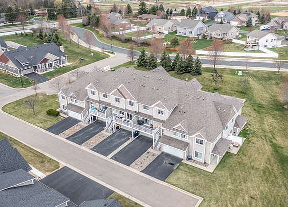 2nd image of 19380 Claremont Dr