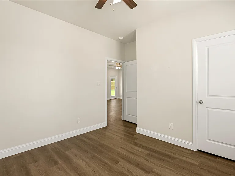 2414 Forest Hill Ln — Photo 27