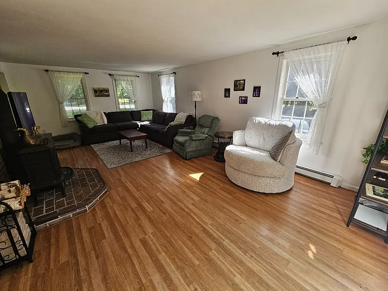 11 Laurel Ln — Photo 9