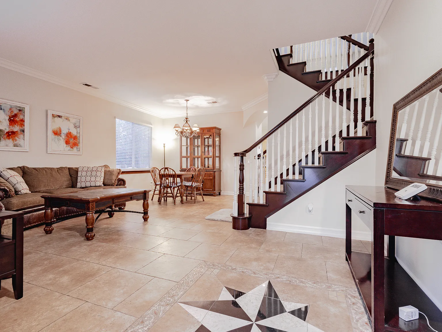 4 bed, 2.5 bath, 2467 sqft, $5,000 — Photo 3
