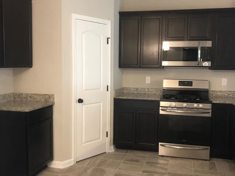 418 Berg Ct — Photo 7