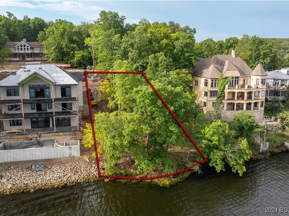 554 Grand View Dr, Sunrise Beach, MO 65079