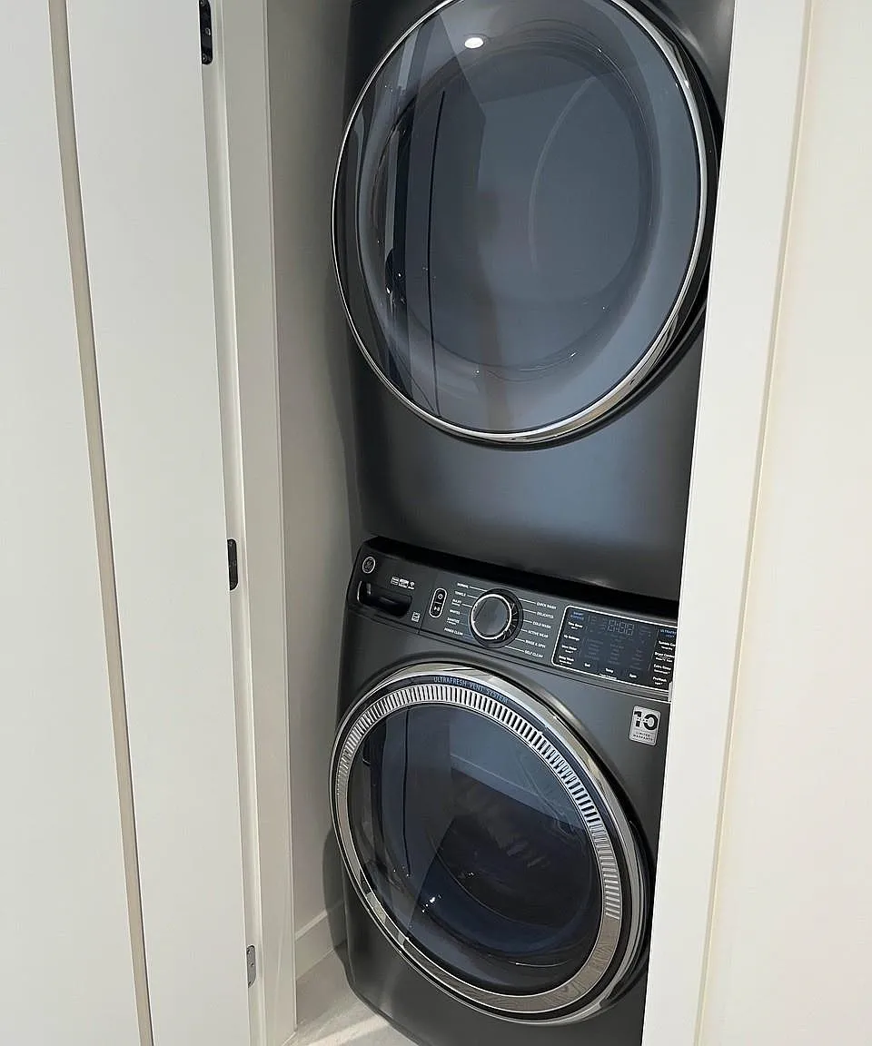 2 bed, 892 sqft, $4,750 — Photo 4