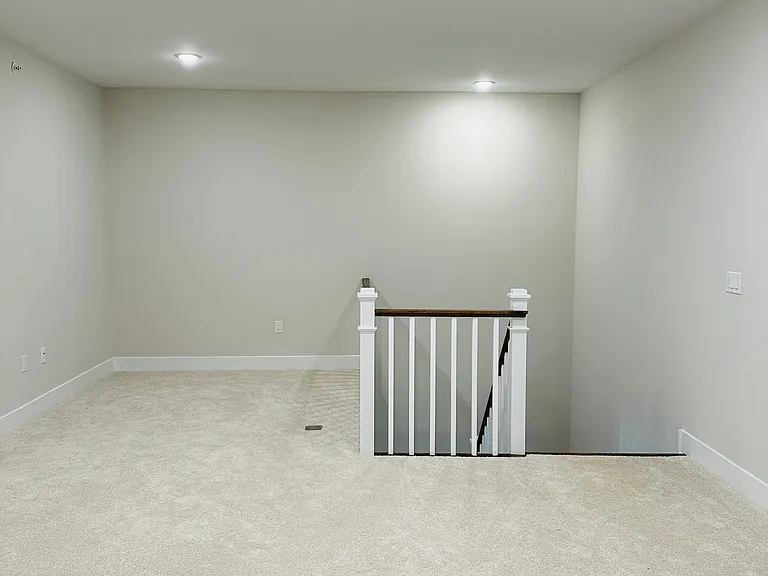3402 Jordan Dr — Photo 17