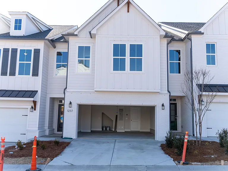 1237 Waterfall Ct — Photo 6