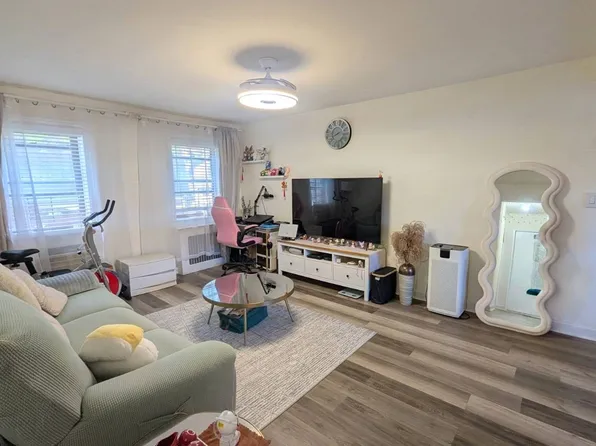 47-35 216th St #1C, Bayside, NY 11361