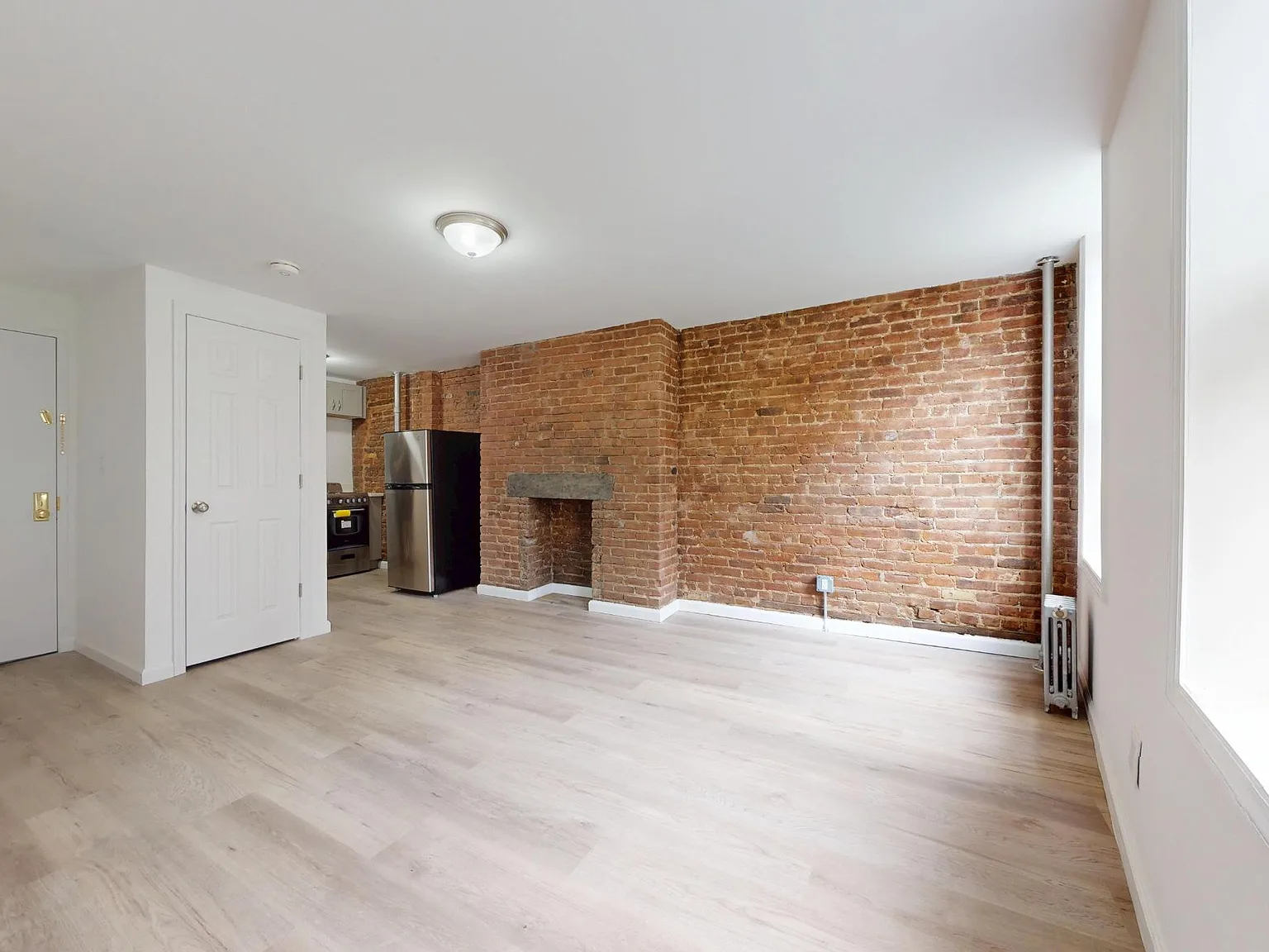 120 Huron Street — Photo 2