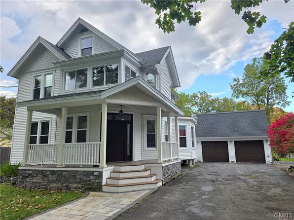206 3rd St, Liverpool, NY 13088