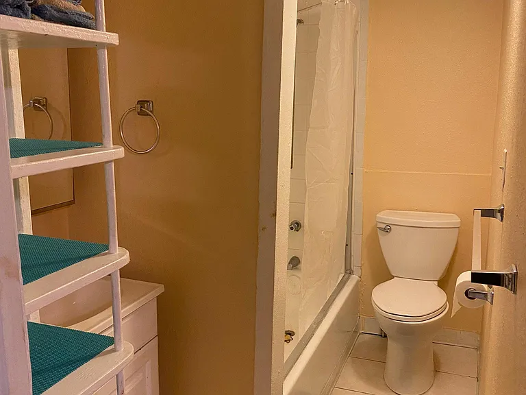 1527 Beach Dr SE #C — Photo 15