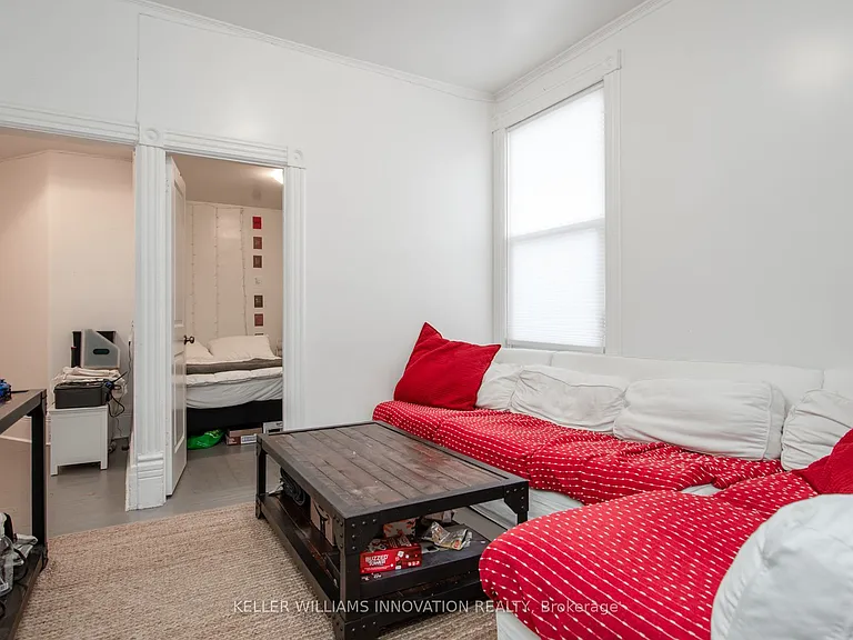 70 Waterloo Ave #B — Photo 6