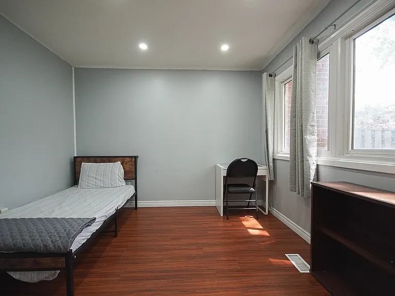 121 University Ave E #64 — Photo 7