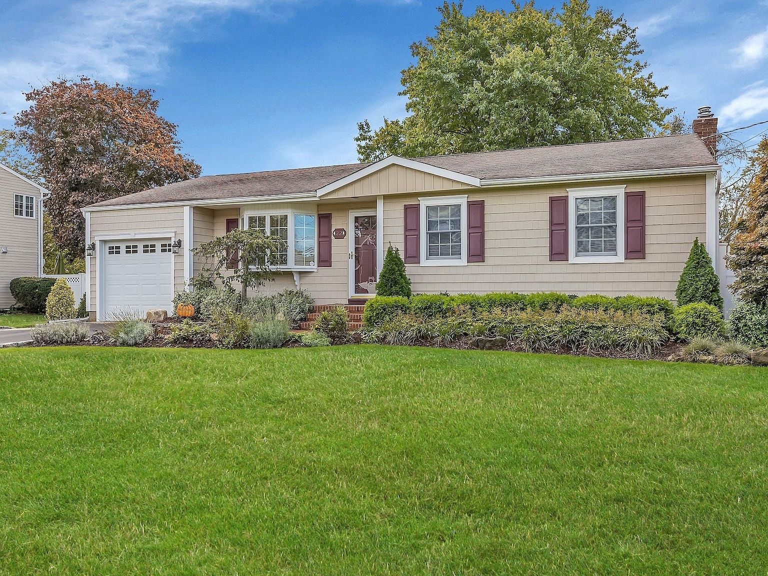22 Bethesda Ln, Sayville, NY 11782 MLS 3509957 Zillow