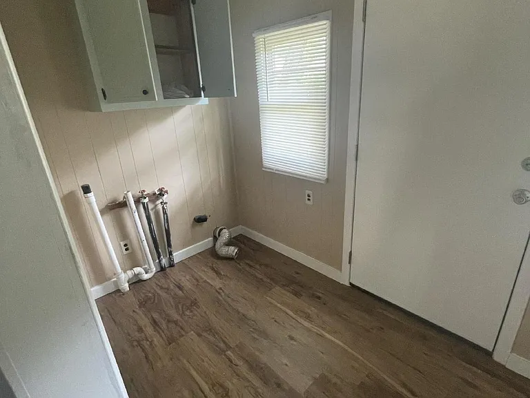 300 Raven St — Photo 9