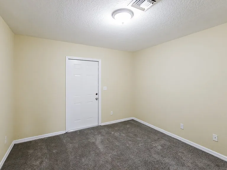 2320 Douglas St — Photo 12