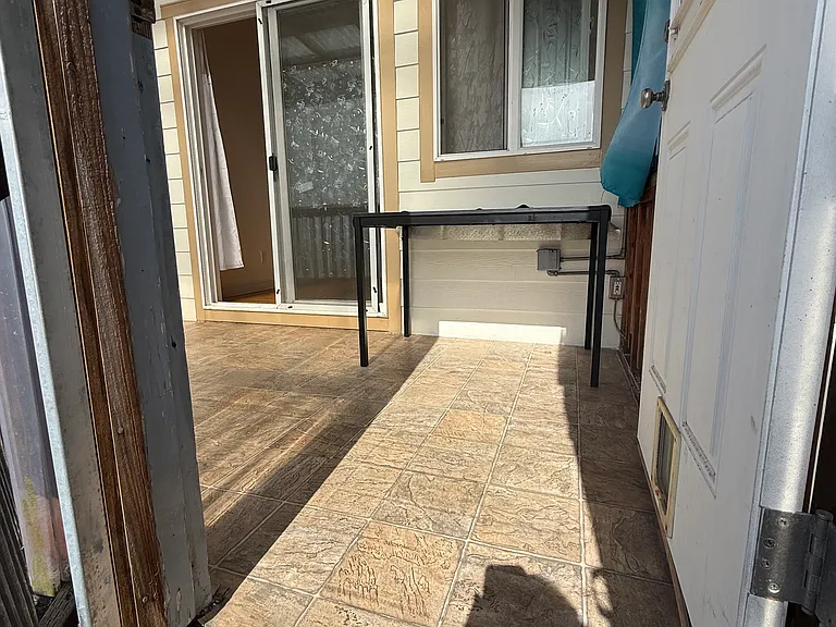 945 Plymouth Ave — Photo 5